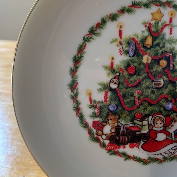 JASCO Christmas Plate 6 1/5" Japan 22K Gold Edge Tree Gifts Red Green Porcelain - Picture 4 of 10